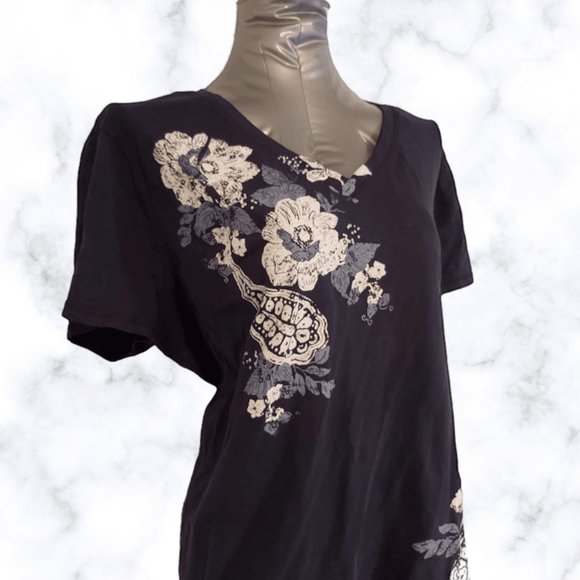 ♣️Navy Short Sleeve T-shirt w White Floral Paisley - Picture 2 of 5